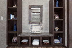 95PLH28523AH_MasterBathCloset_01
